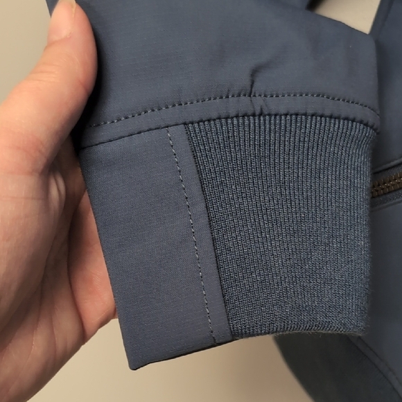 Elevate Sportswear Kendrick Softshell Jacket in Navy. Size Medium. NWT. - Picture 4 of 6